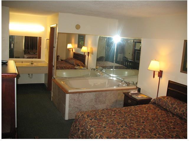 Scottish Inns Augusta Phòng bức ảnh
